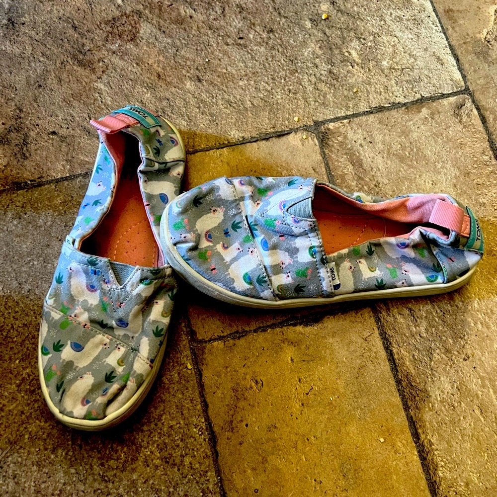 Size 2 girls limited edition llama Tom's just washed and great condition
